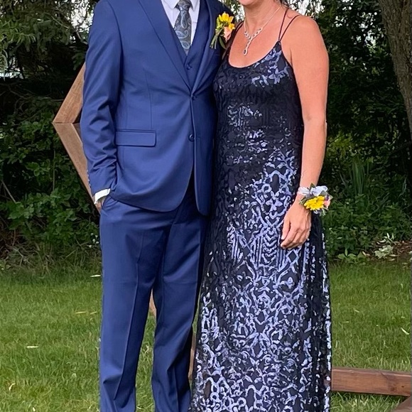 Midnight-blue sequined evening gown.  Size 8.  S20 - Picture 4 of 4